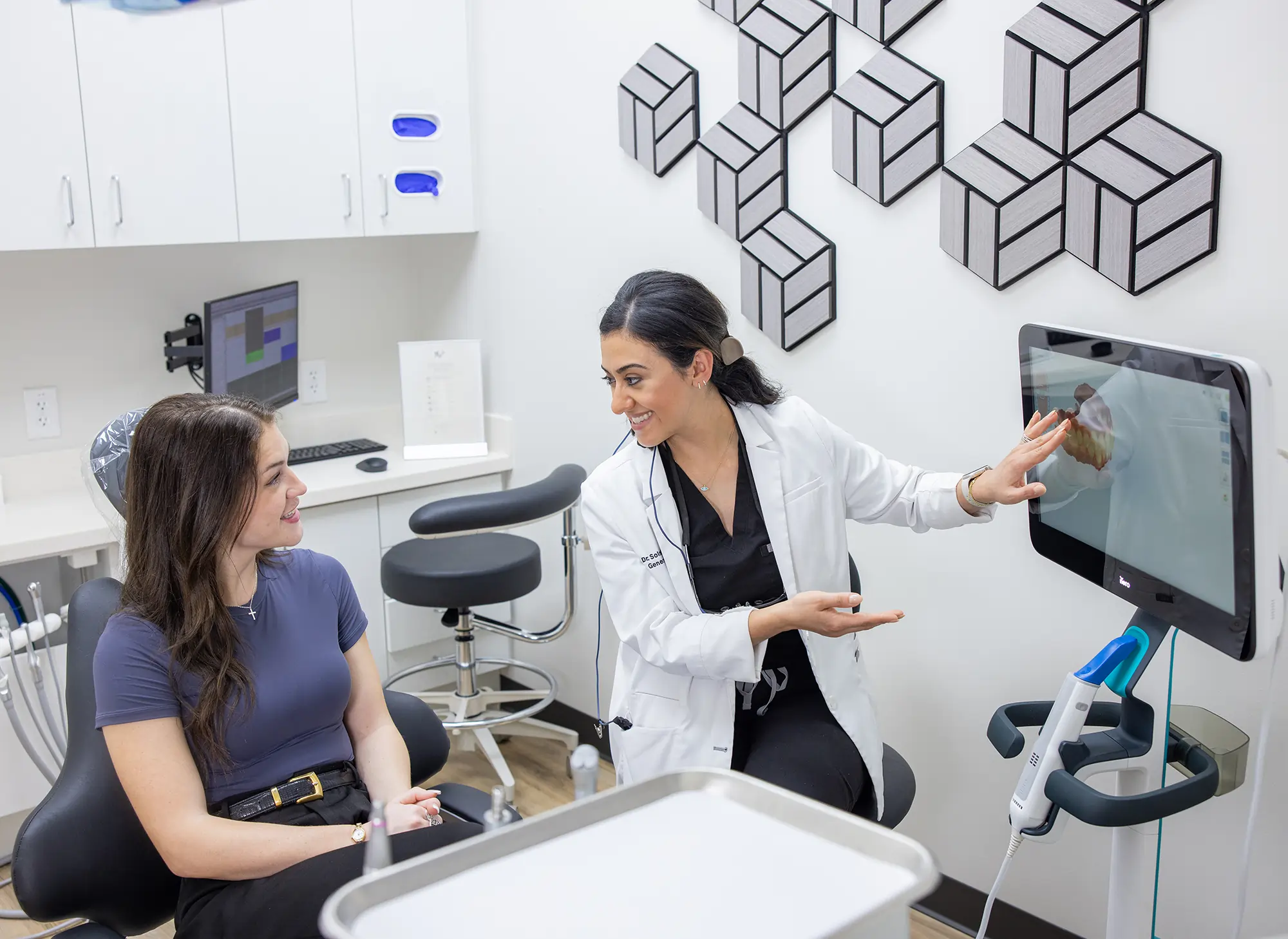 dentist Solmaz Eftekhari showing dental scan to the patient