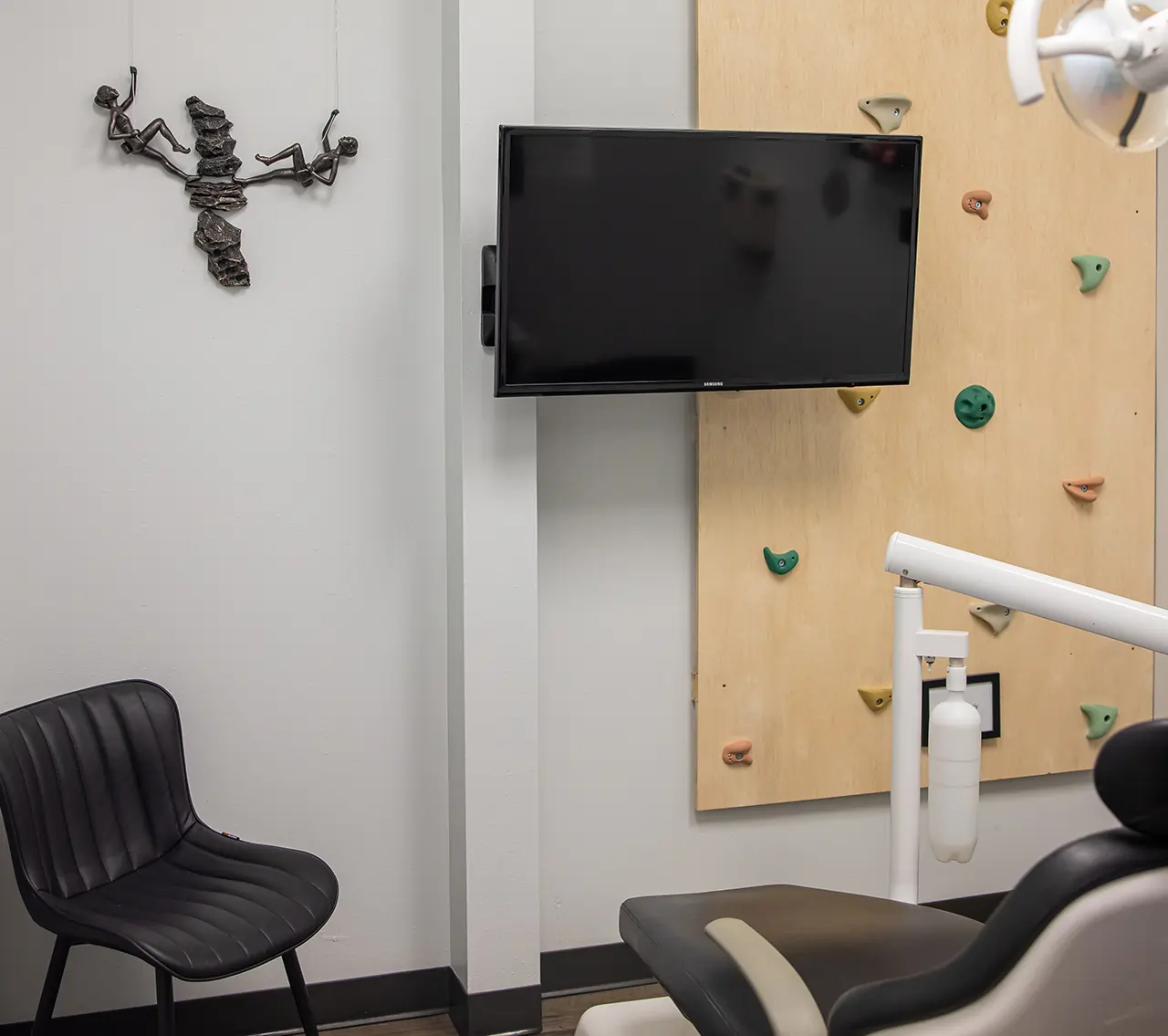 img-Rock wall room